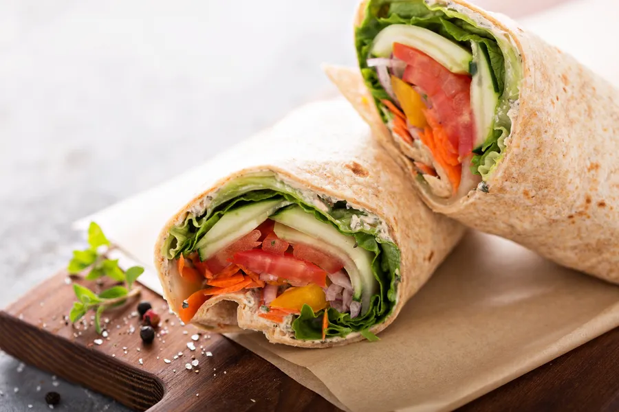 Frischer Veggie Wrap als Beispiel fuer Trendy and Creative Pausensnacks