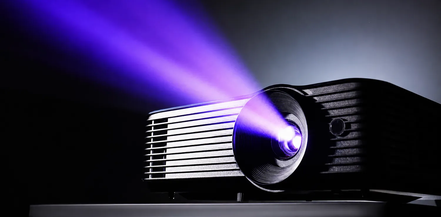Moderner Laserbeamer für Präsentationen im Tagungsraum