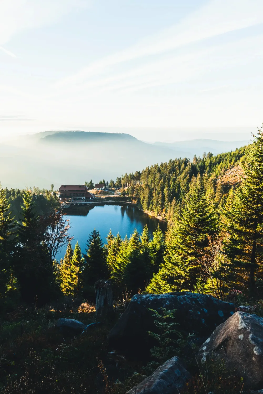 Mystischer Mummelsee im Schwarzwald