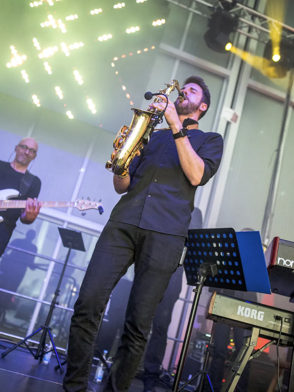 Saxophonist bei einem Live-Auftritt bei aircraft